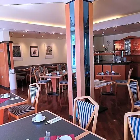 Main Eckert 3 Szálloda